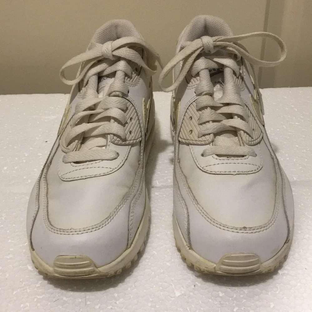 Nike Air Max kids lace up sneakers boys size 6Y